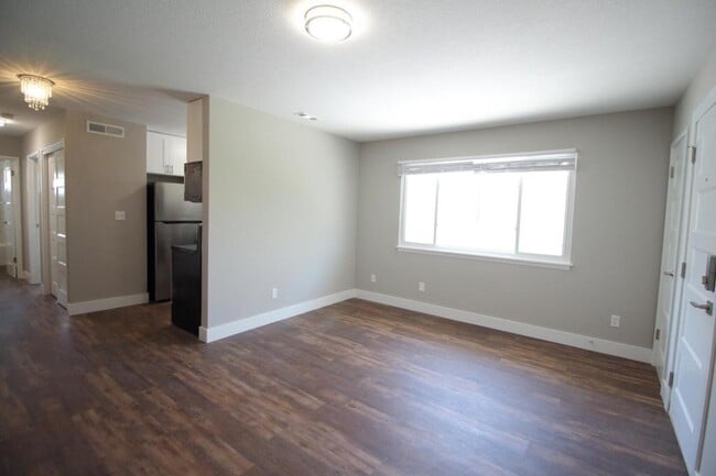 Building Photo - 6000 Metcalf Ln