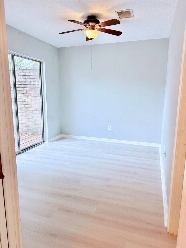 Building Photo - 15427 Swan Creek Dr