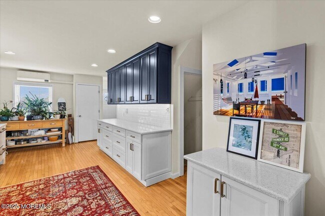 Building Photo - 1503 Comstock St