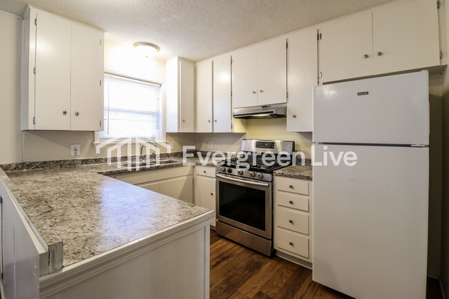 Building Photo - 5024 Lynn Ln