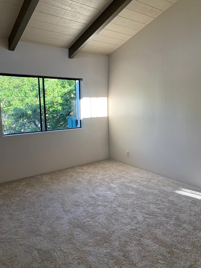 Building Photo - 181 N Kellogg Ave