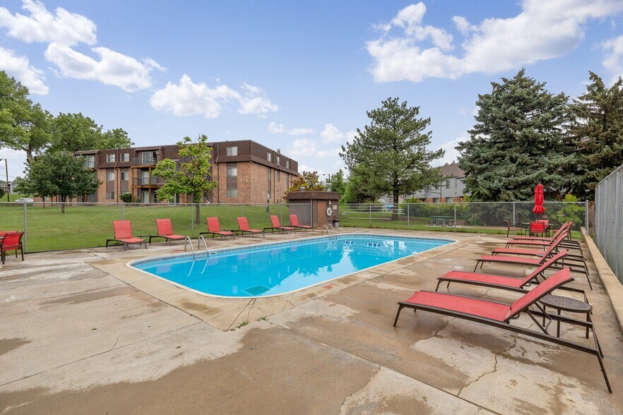 Building Photo - Candlewood Apartments