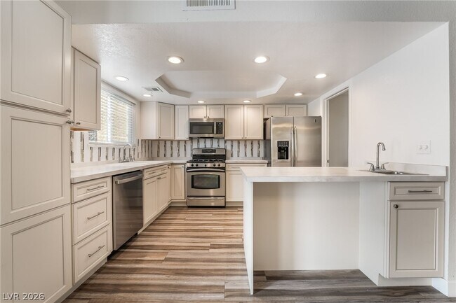 Building Photo - 3949 S Torrey Pines Dr
