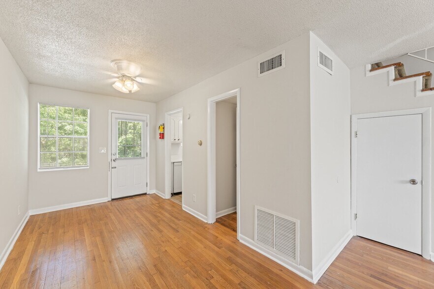 Building Photo - 1400 Church St