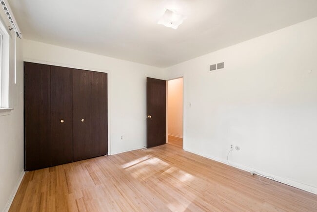 Building Photo - Amazing Troy Rental Available Now!