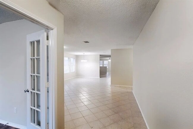 Building Photo - 4604 Bellcrest Dr