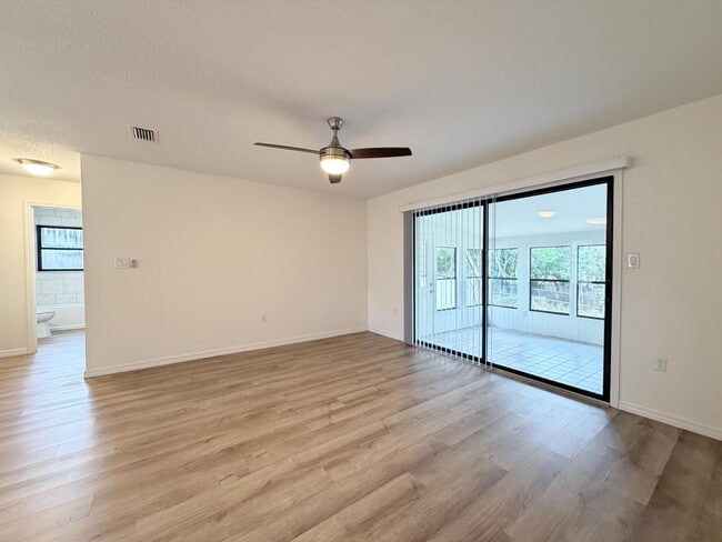 Building Photo - Available Now | Move-In Ready Rental in SE Ocala/Silversprings Shores