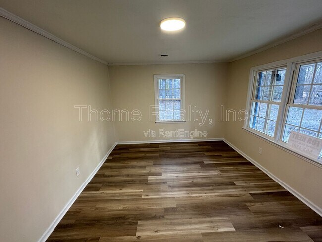 Building Photo - 313 Ferndale Dr
