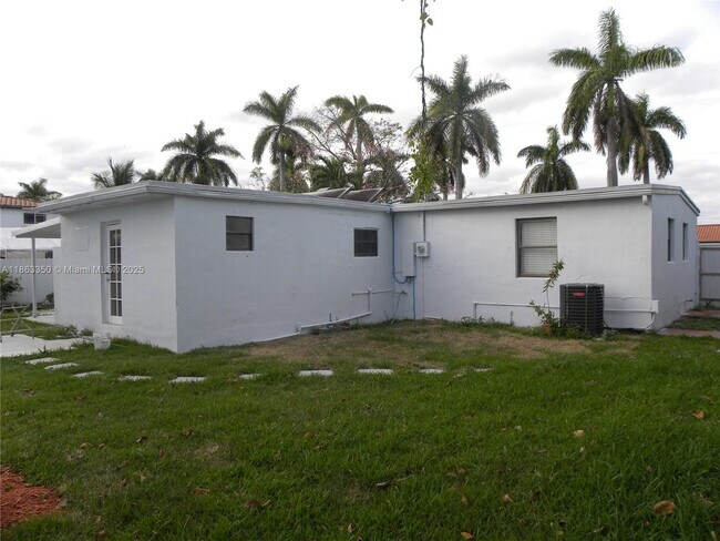 Building Photo - 9860 SW 48th St