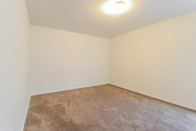 Building Photo - Check out this Wonderful Home!