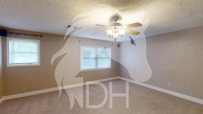 Building Photo - "Charming 3-Bed Home  in Woodward!"
