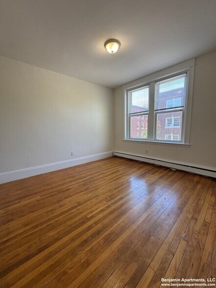 Building Photo - 1531 Beacon St