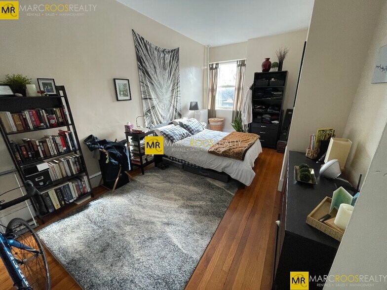 Building Photo - 1475 Beacon St