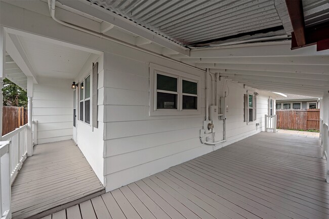 Building Photo - 910 Judiway St