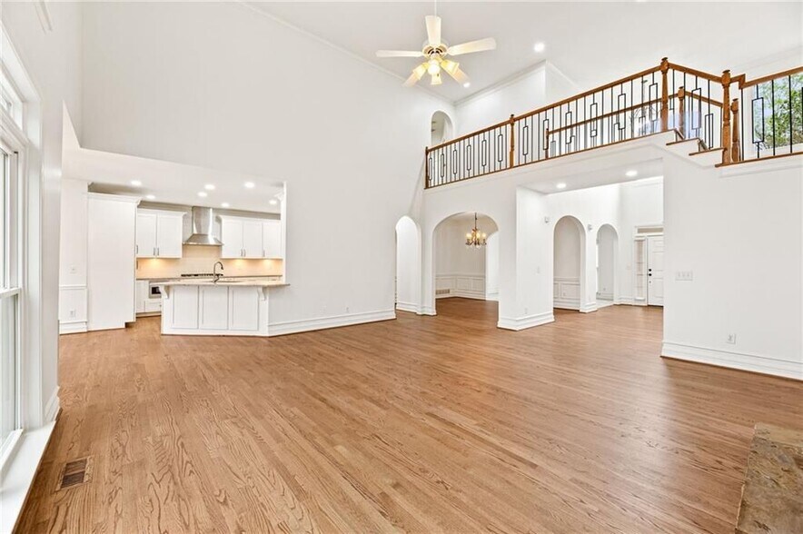 Building Photo - 1158 Queensgate Dr SE