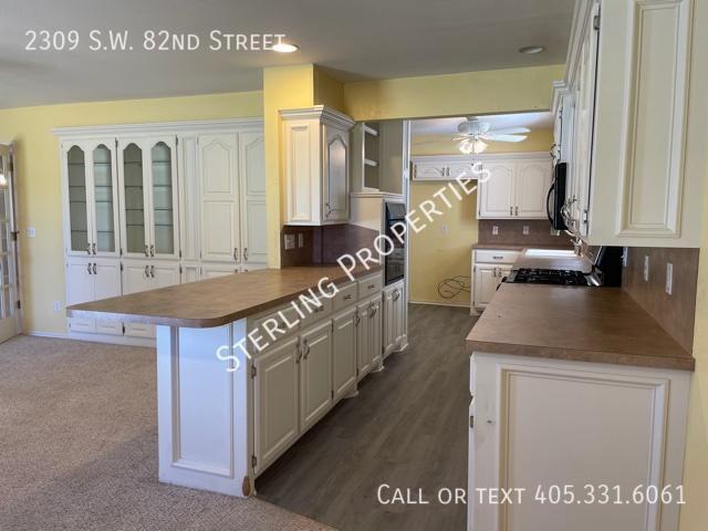 Building Photo - 2309 SW 82nd St