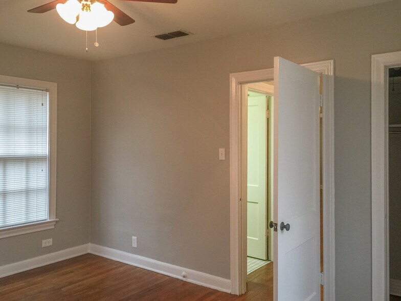 Building Photo - 1912 S Donnybrook Ave