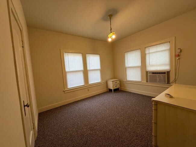Building Photo - 104 N Jefferson St