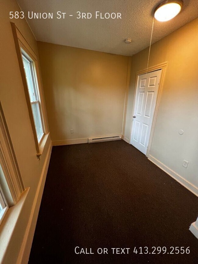 Building Photo - Large 3 BR Unit in Springfield's Old Hill ...