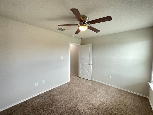 Building Photo - Luxury 3/2.5 Townhouse in NBTX