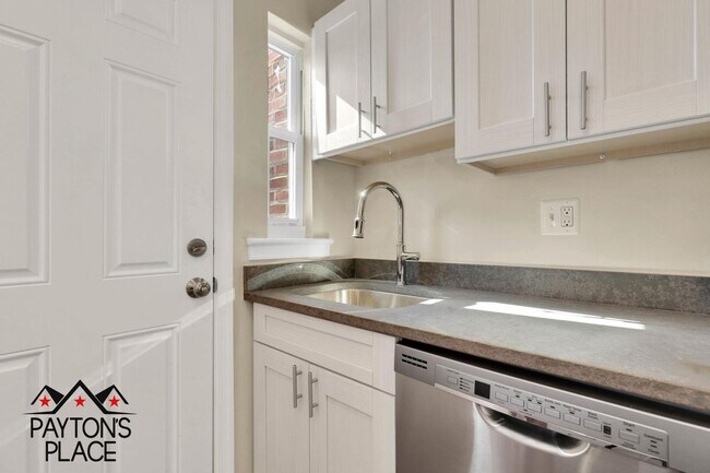 Building Photo - 332 19th St NE