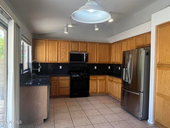 Building Photo - 1171 W Goldfinch Way