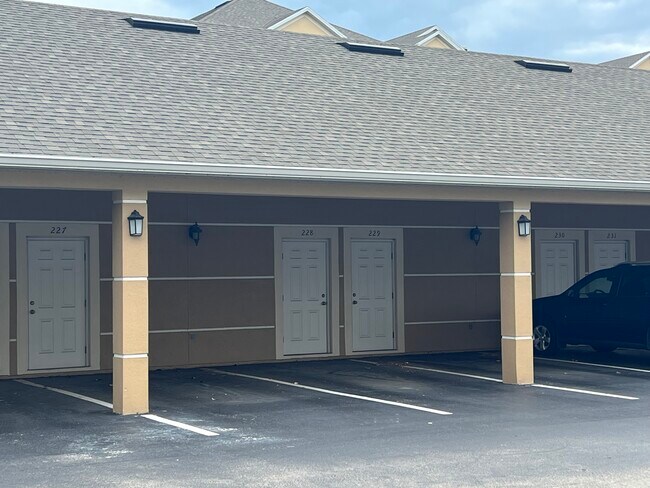 Building Photo - 3848 Lexmark Ln