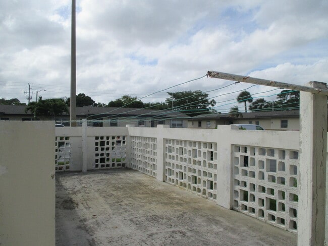Building Photo - 2951 Ashley Dr W