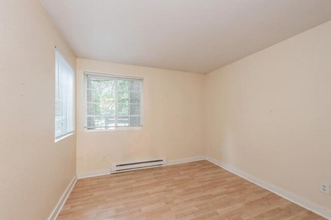 Building Photo - 2 bedroom in Kirkland WA 98034