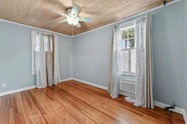 Building Photo - 424 51st St