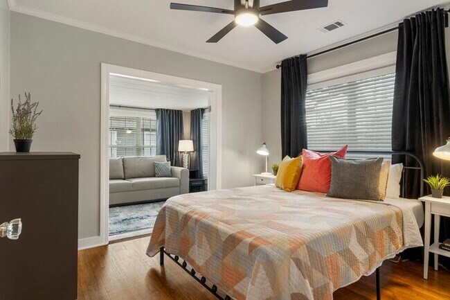 Building Photo - Enchanting Home @TU & Cherry Street