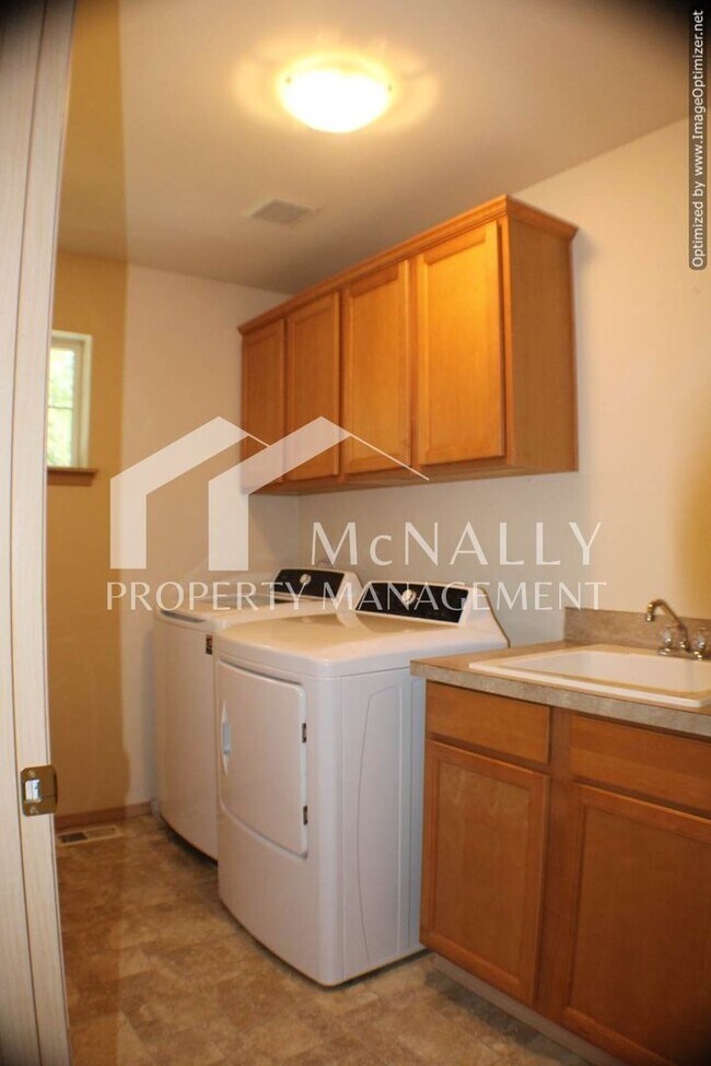 Building Photo - 3 Bedroom Fox Island Home