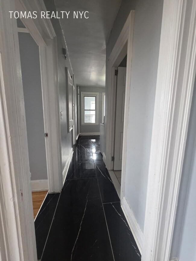 Building Photo - 16 Sherwood Ave