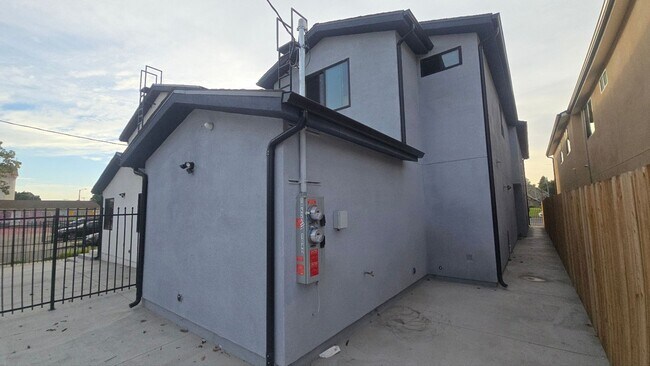 Building Photo - Graham(10422)