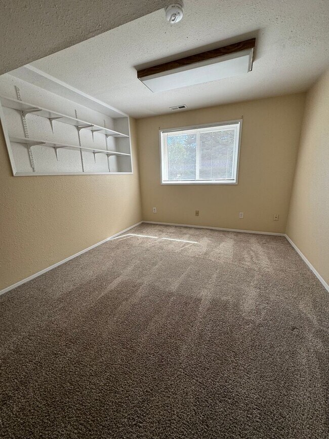 Building Photo - Charming 5 Bed 3 Bath House