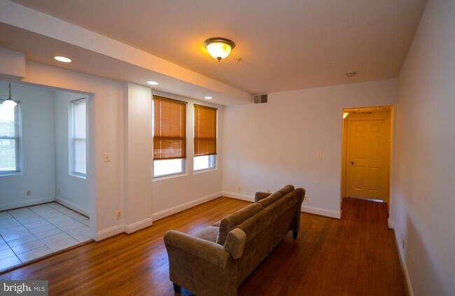 Building Photo - 1380 Bryant St NE