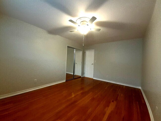 Building Photo - 116 71st St