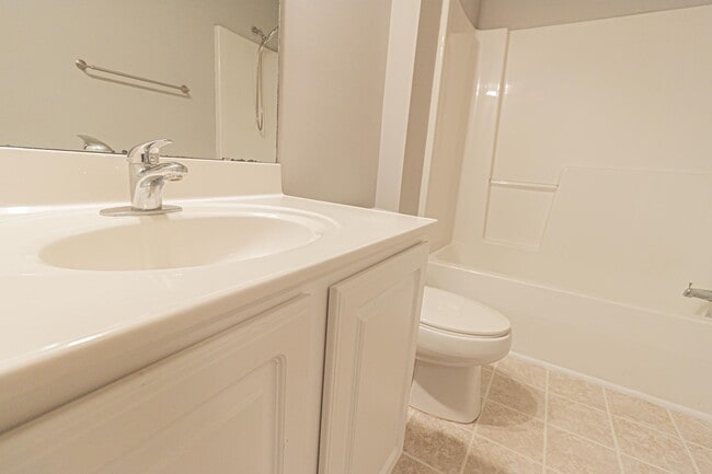 Building Photo - 4850 Meadowsweet Dr