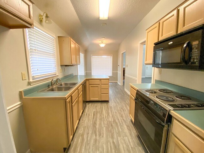 Building Photo - 3 bed 2 bath in Cordova w/ nearly 1800 Sq ft
