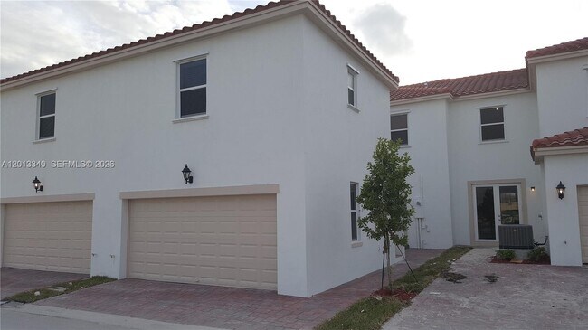 Building Photo - 9551 SW 171st Pl