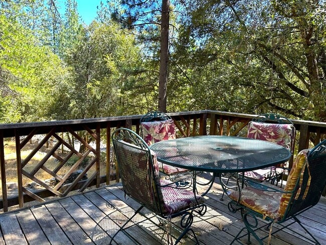 Building Photo - Deer Xing Retreat (3-6 month lease only)