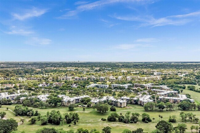 Building Photo - 5961 N Falls Cir Dr