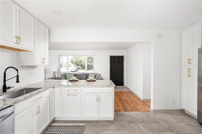 Building Photo - 1809 W 66th St