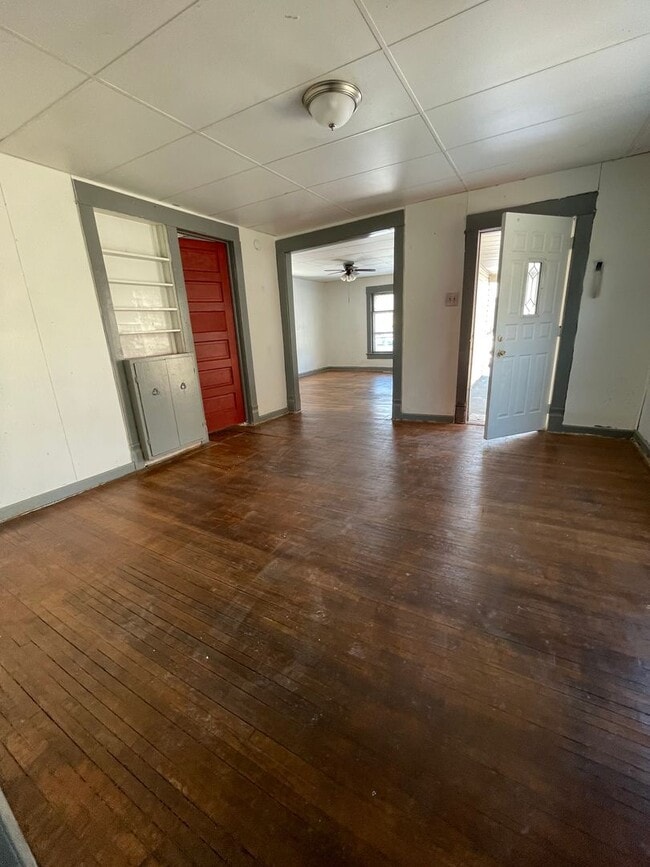 Building Photo - Affordable 3 Bedroom 1 Bath in Hutchinson