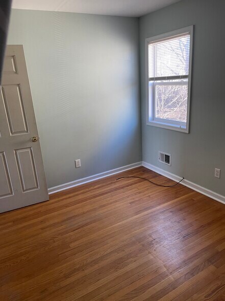 Bedroom 1 - 638 Fellows Ave