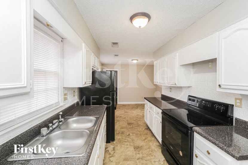 Building Photo - 6734 Amersham Dr