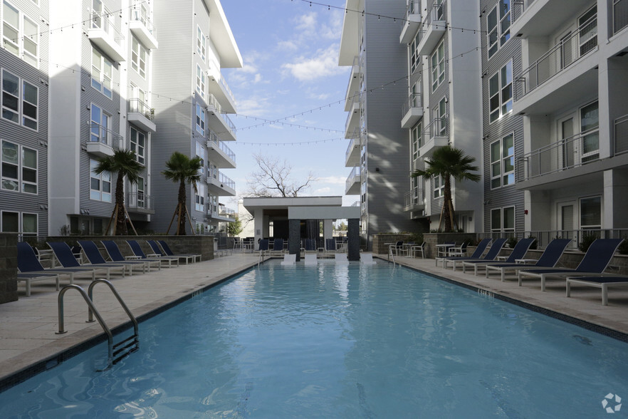 Azure Houston Apartments 1111 Durham Dr Houston TX 77007 Apartment Finder