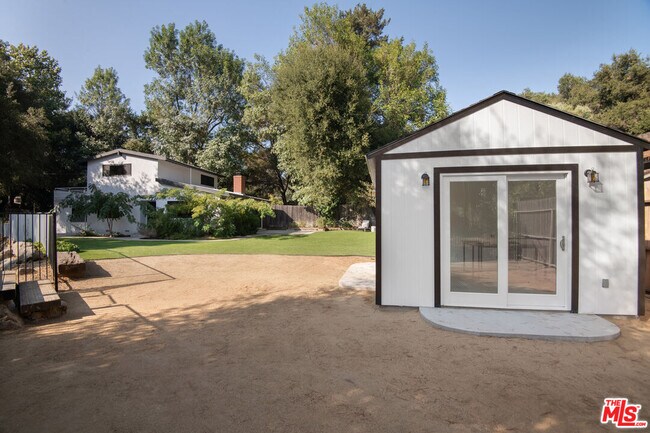 Building Photo - 1380 Old Topanga Canyon Rd