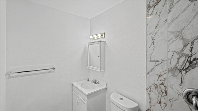 Building Photo - 130 Astoria Dr