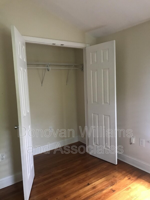 Building Photo - 1529 Thomas Ave